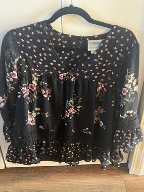 S Maeve Anthropologie Black Floral Peasant Blouse with Lace Trim